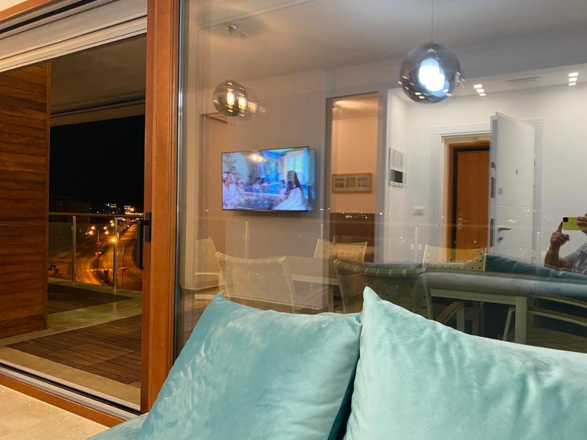 Bitcoin And Ethereum Deluxe Apartments Bar Exterior photo