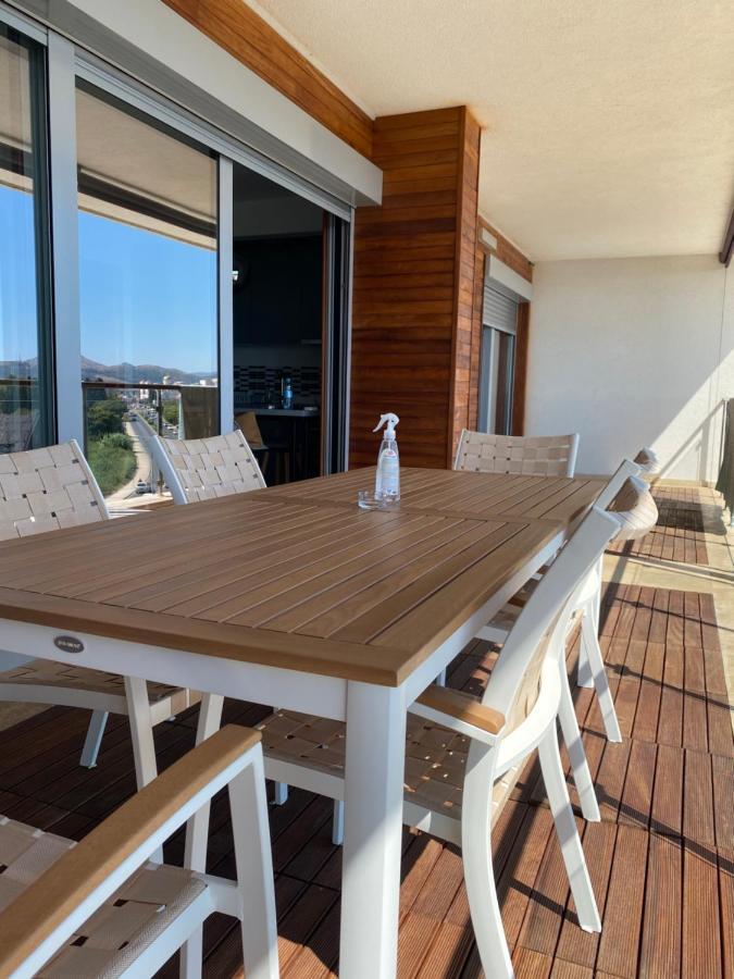 Bitcoin And Ethereum Deluxe Apartments Bar Exterior photo