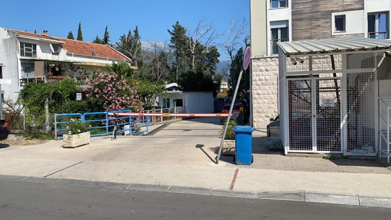 Bitcoin And Ethereum Deluxe Apartments Bar Exterior photo